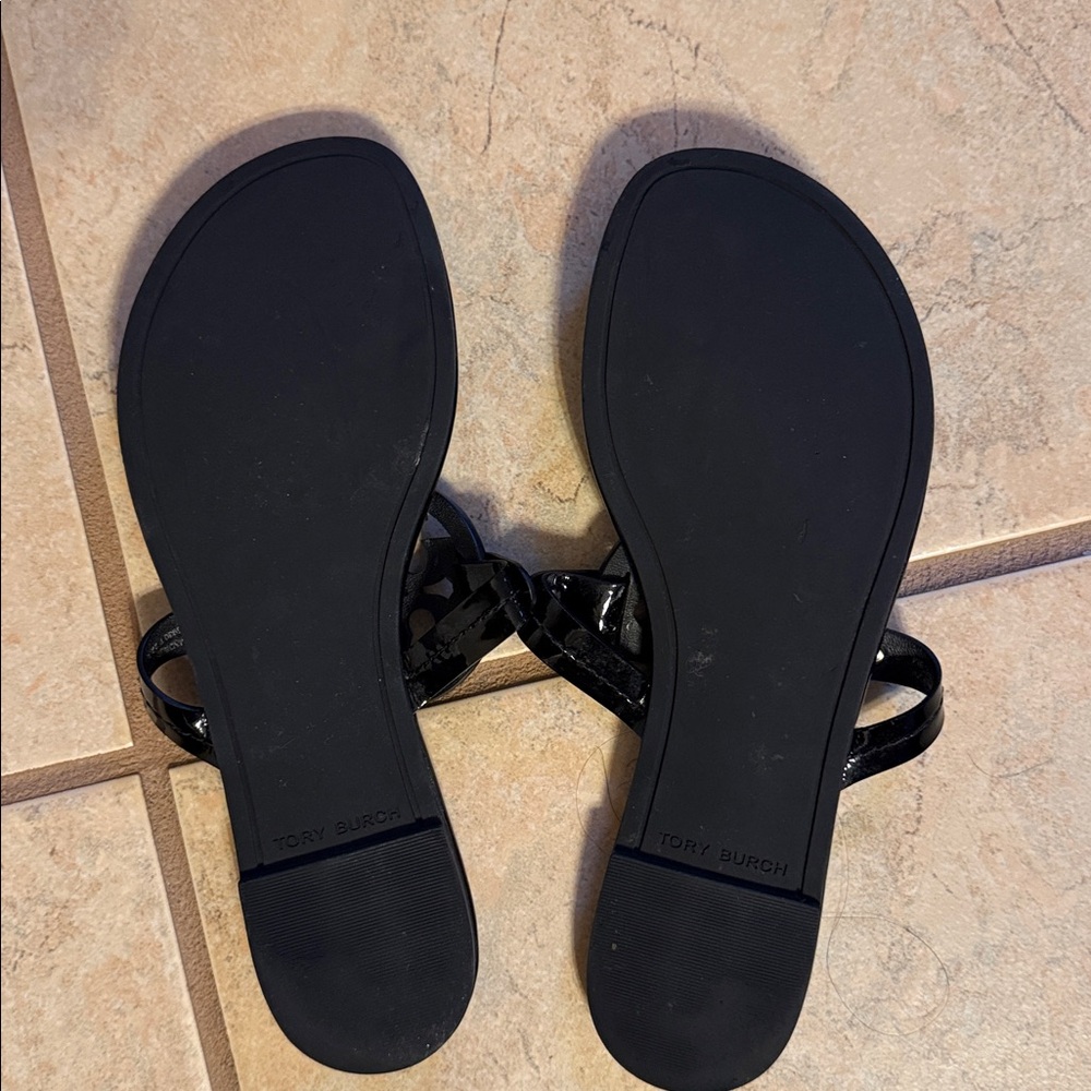 Tory Burch Black Leather Sandals with Medallion - Picture 5 of 6